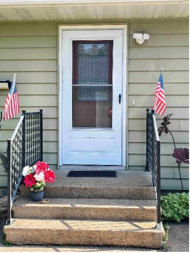 Photo - Click the “Apply Now” button or email wapmrentals@gmail.com for a prompt response.