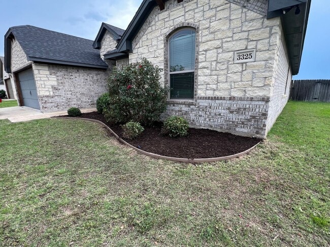 Building Photo - Wonderful Home on FW Side of Town