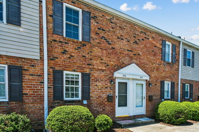 Photo - 506 Genneys Way