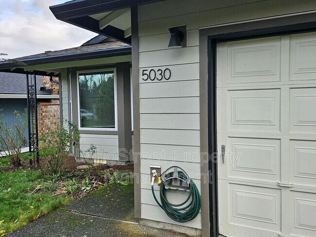 Photo - 5030 NE Roselawn St