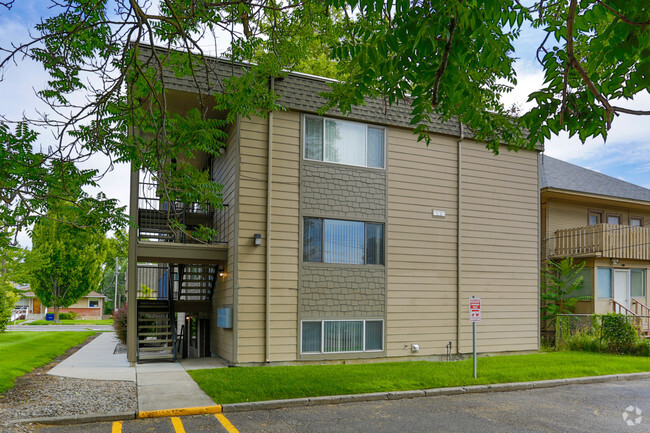 Building Photo - U-District Housing Rental