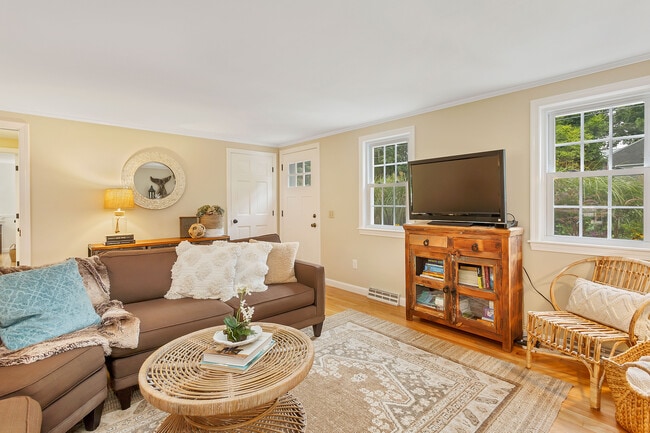 Photo - 25 Embassy St