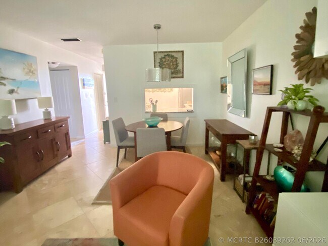 2566 Garden Dr S Unit 306