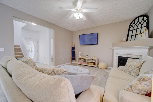 Photo - 3 Bedroom with a Fabulous Florida Room in ...