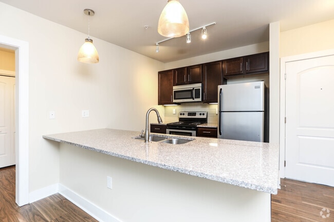 2BR, 2BA - 1,026 SF - The Oxford