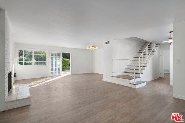 Photo - 24440 Martha St