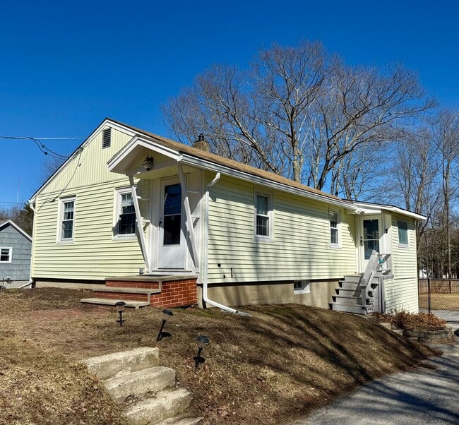 Building Photo - Sunny 1+ Bedroom Single family Home