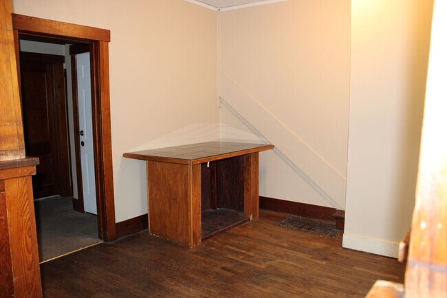 Photo - House for rent! 2 kitchens 3 Baths! Close ...