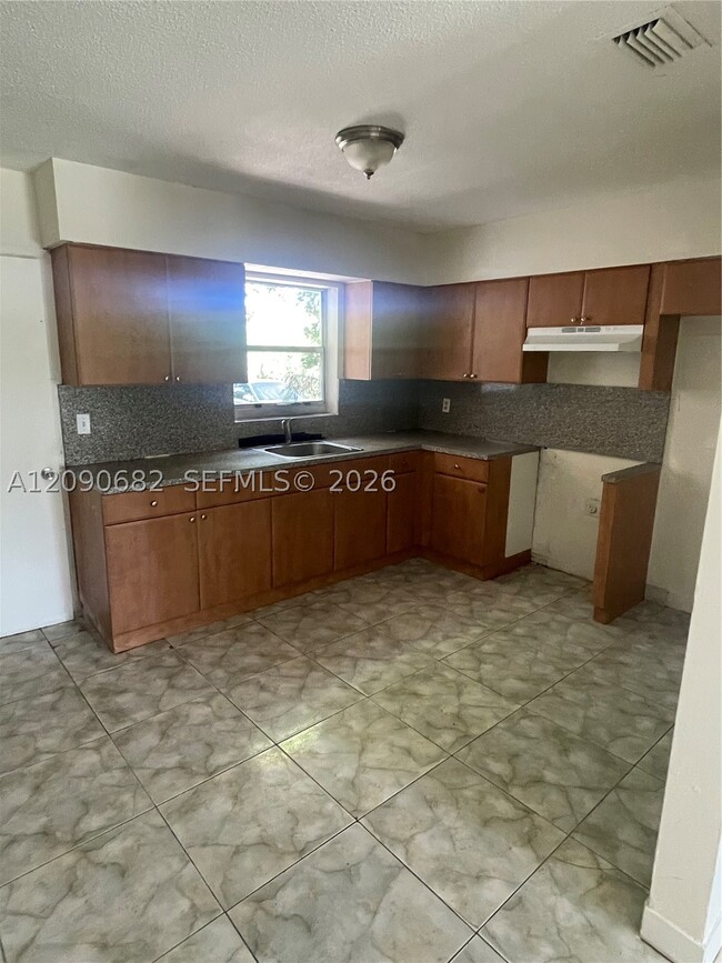 417 NW 40th St Unit 417