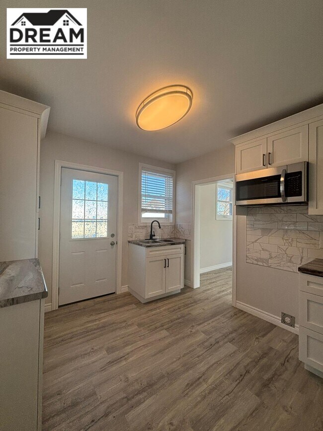 Photo - 210 Ross Ave