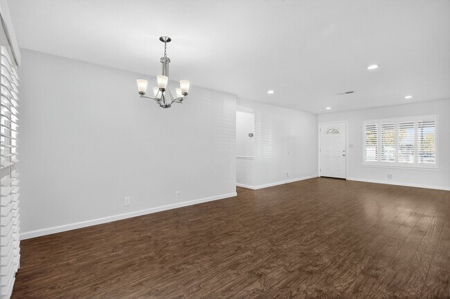 Photo - 899 Ebbetts Dr