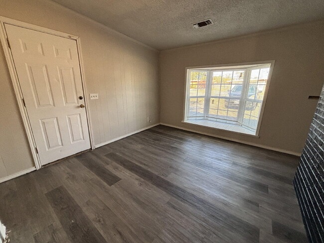 Photo - 1906 E Baylor St