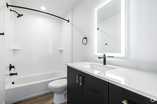1BR, 1BR - 624SF -Bathroom