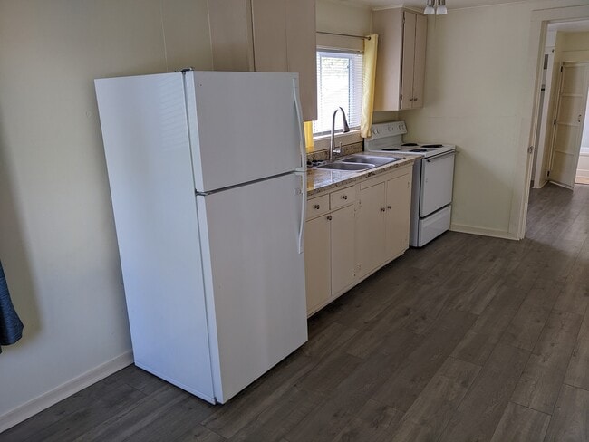 Kitchen (1) - 1124 Almaden St