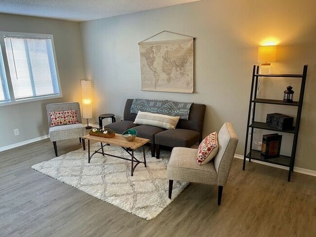 Photo - Cute and Convenient South Nashville Townhouse near BNA and Woodbine - Renovated