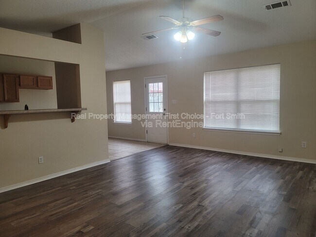 Photo - 3802 Owen St