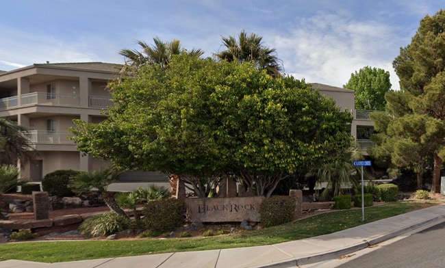 Building Photo - 3 Bedroom, 2 bath condo near Sun Brook Golf Course!