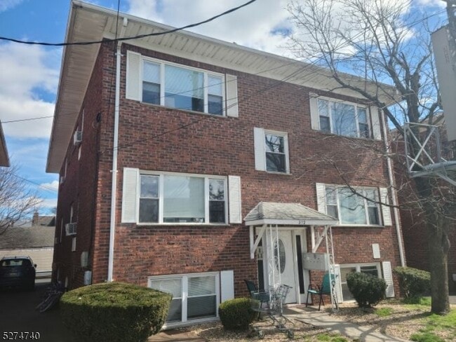 Building Photo - 312 Franklin Ave Unit 5