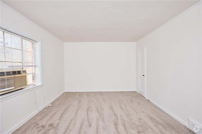 Building Photo - 1347 Briarwood Dr NE Unit 1 Rental