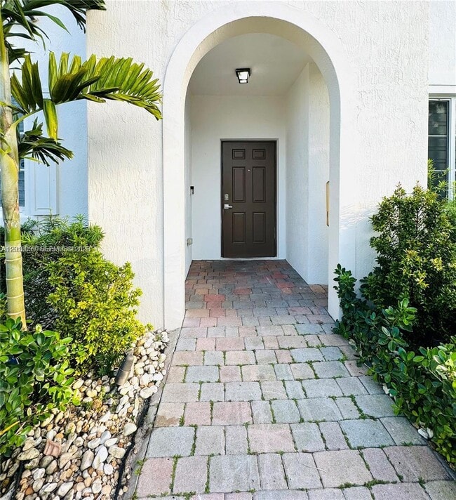Building Photo - 12430 SW 50th St Unit 105