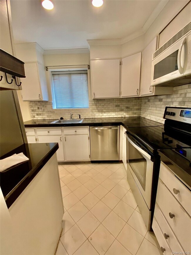 Photo - 75 Greenway Close