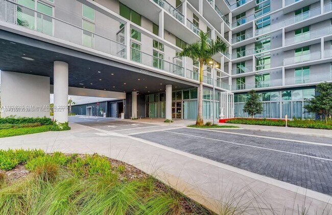 Photo - 2000 Metropica Wy