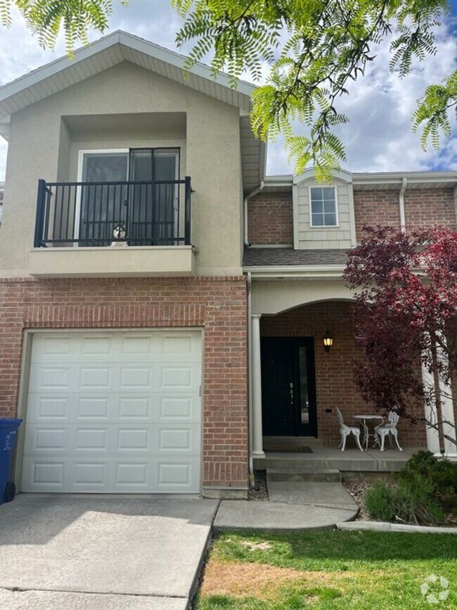 Building Photo - Saratoga Townhome