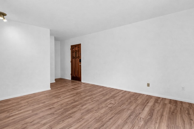 Photo - Gated 3 Bed Condo with Pool & Tennis Court