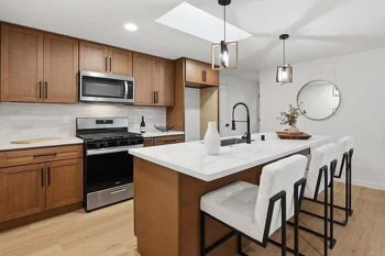 Photo - 1333 Helix St