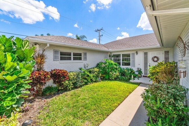 Photo - 10990 Greentrail Dr S