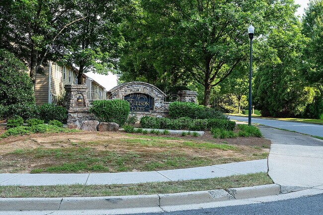 Photo - 1959 Lakeshore Overlook Cir NW
