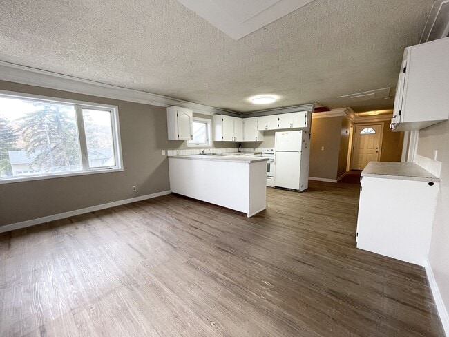 Photo - 4324 Bowness Rd NW