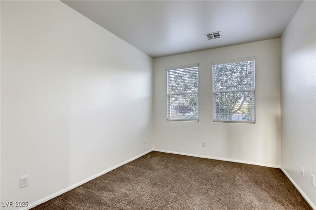 Photo - 5737 Fleming St