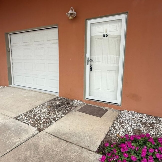 Building Photo - Bay Front Condo for Rent