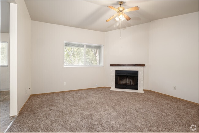 2BD, 1BA - 950SF