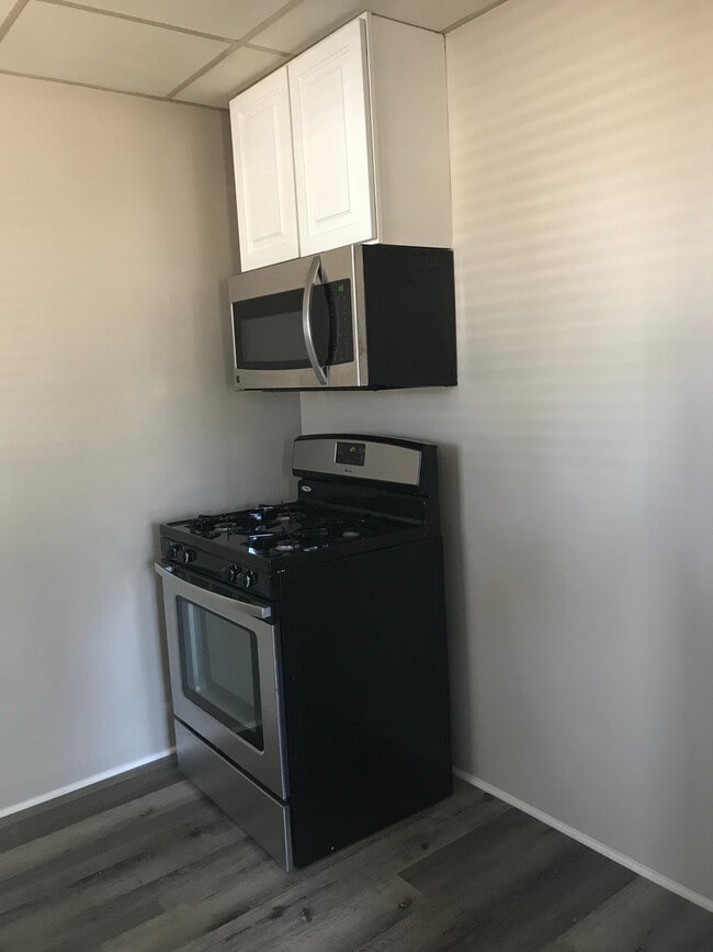 Photo - TWO BEDROOM HOUSE IN LAKEWOOD--GREAT LOCATION--CALL US TODAY!!