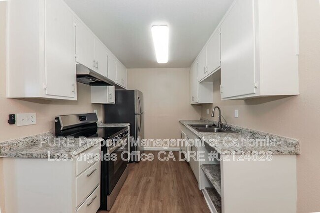 Photo - 23815 Hemlock Ave