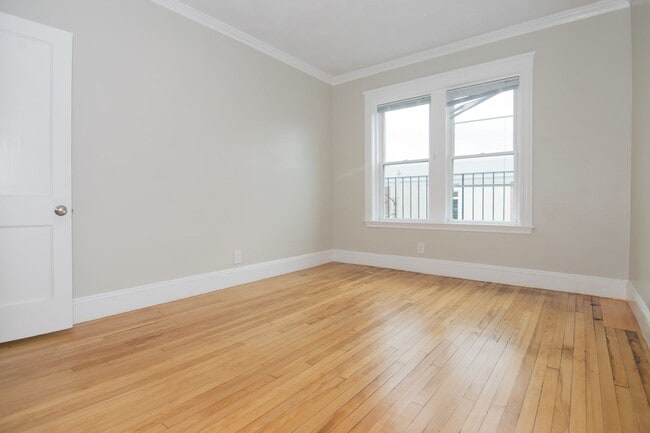 Photo - Sunny Spacious 3 Bedroom