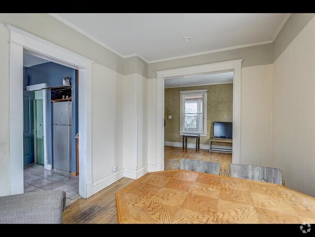 Building Photo - 1613 E Hartford Ave Rental