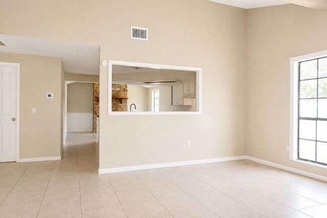 Photo - 2 Bedroom, 1.5 Bathroom Home for Rent in Zephyrhills!