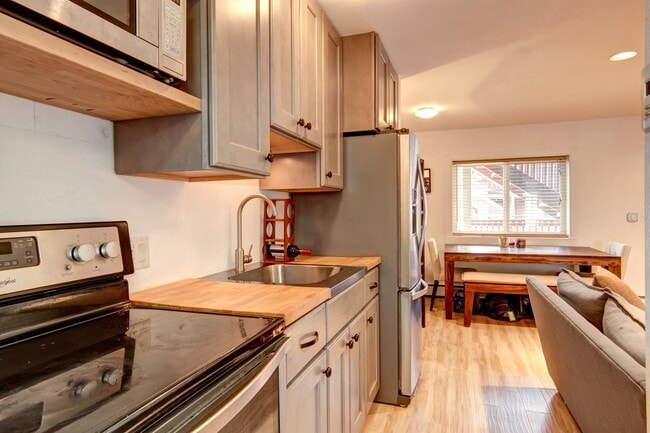 Photo - Downtown Breckenridge One Bedroom! Furnished,  Great natural light! 2parking spots!  Best Location
