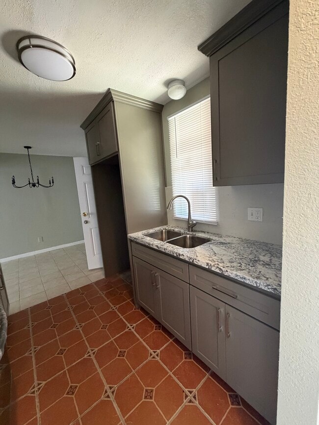 Photo - 2061 Matson Dr