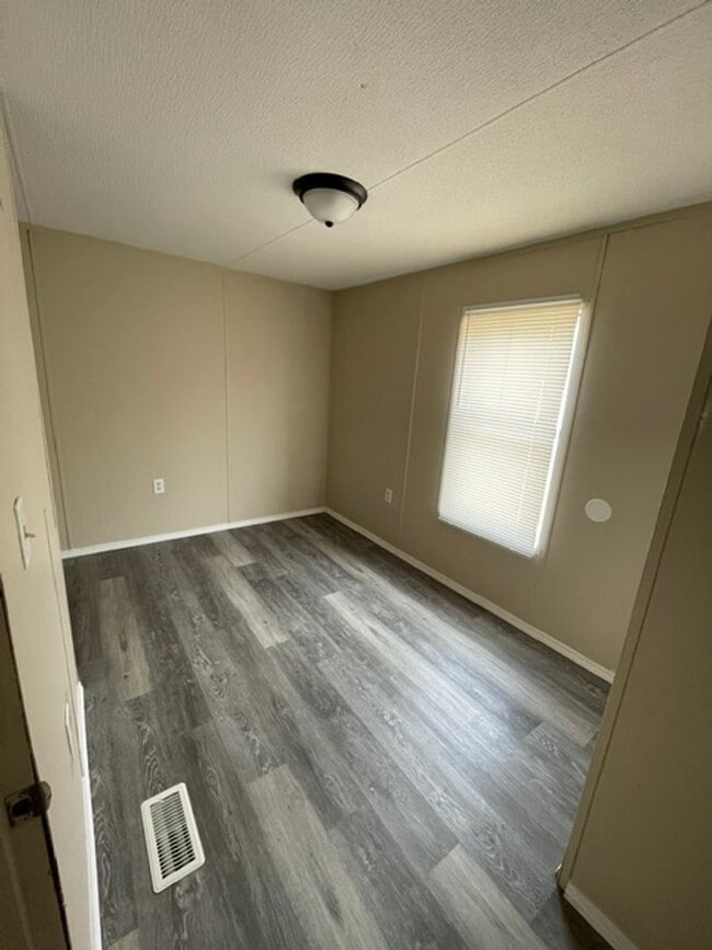 Photo - Eagle Estates Unit #4000