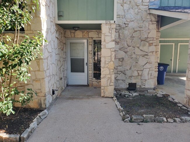8716 Clearbrook Trail