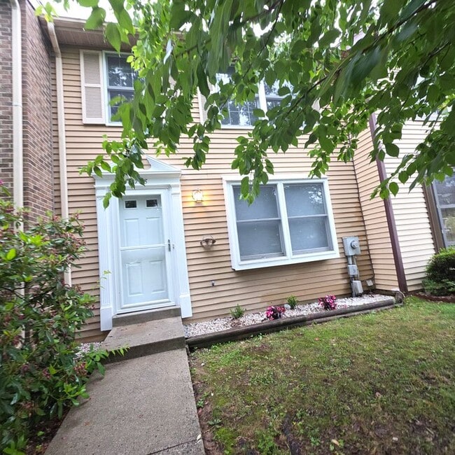 Photo - 1758 Springfield Ln