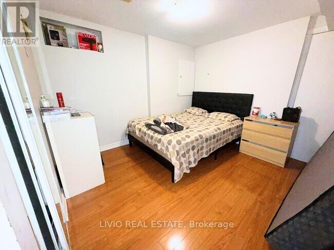 Photo - 55 Peachleaf Crescent