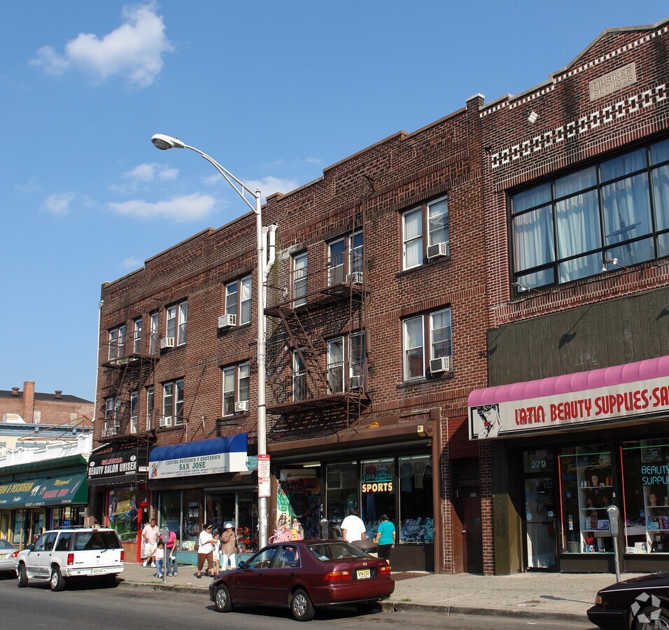 Photo - 277 Monroe St