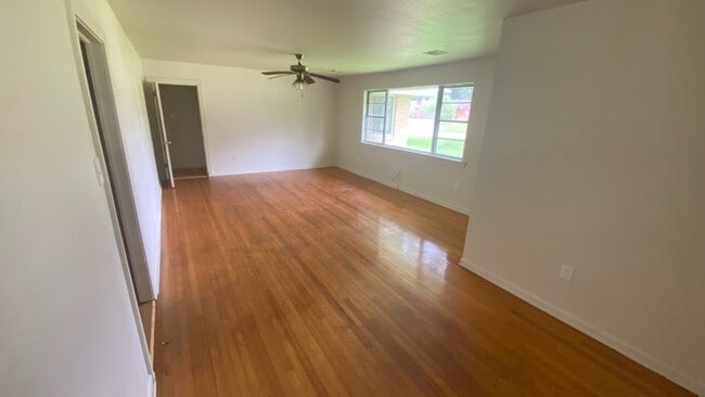 Photo - 3153 Joyce Dr