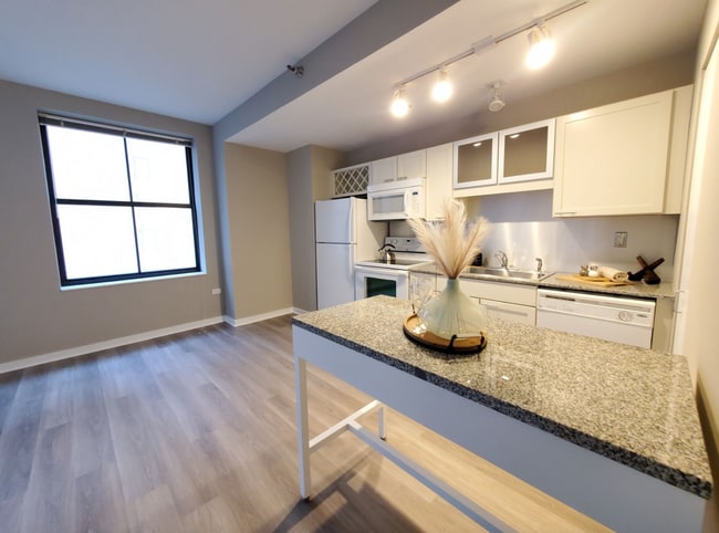 Building Photo - 222 W Randolph St Unit 1013 Rental