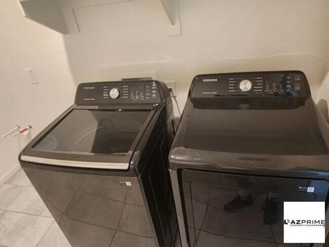 Building Photo - Elegant home